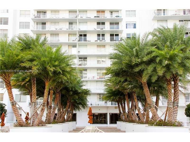 2801 183rd St, Aventura, FL, 33160 United States, 1 Bedroom Bedrooms, ,2 BathroomsBathrooms,Residential,For Sale,183rd St,A11543639