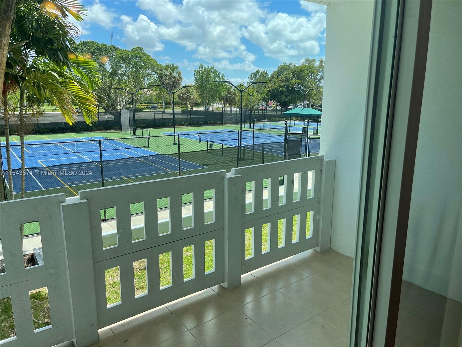919 Hillcrest Dr 210, Hollywood, Florida 33021, 2 Bedrooms Bedrooms, ,2 BathroomsBathrooms,Residentiallease,For Rent,919 Hillcrest Dr 210,A11543671