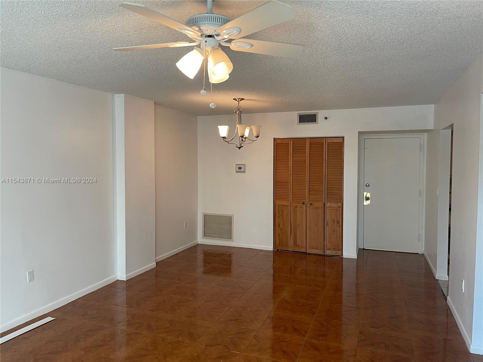 919 Hillcrest Dr 210, Hollywood, Florida 33021, 2 Bedrooms Bedrooms, ,2 BathroomsBathrooms,Residentiallease,For Rent,919 Hillcrest Dr 210,A11543671