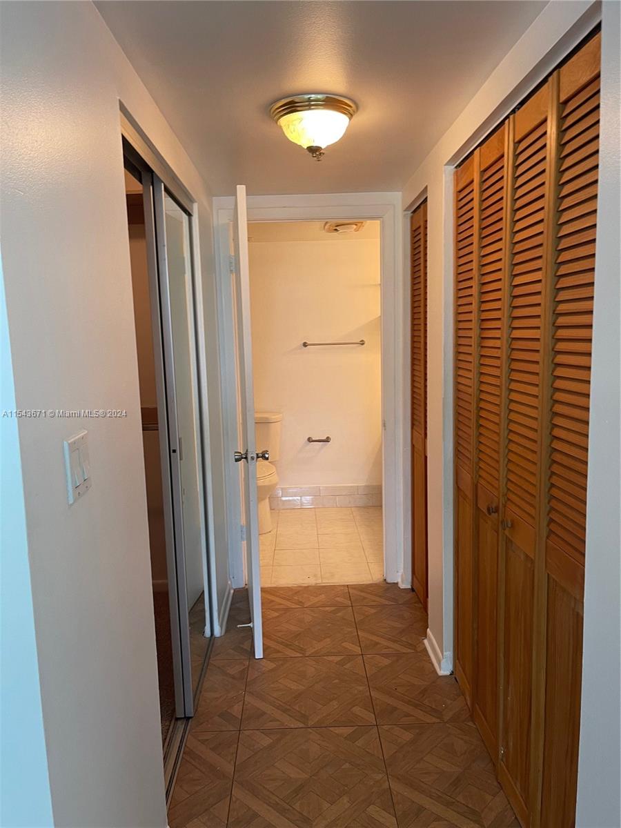 919 Hillcrest Dr 210, Hollywood, Florida 33021, 2 Bedrooms Bedrooms, ,2 BathroomsBathrooms,Residentiallease,For Rent,919 Hillcrest Dr 210,A11543671