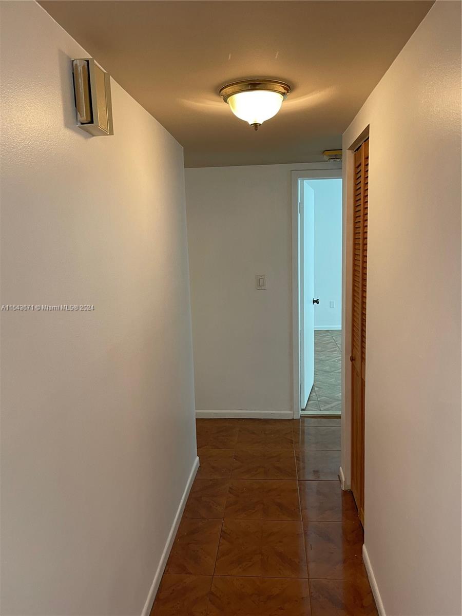 919 Hillcrest Dr 210, Hollywood, Florida 33021, 2 Bedrooms Bedrooms, ,2 BathroomsBathrooms,Residentiallease,For Rent,919 Hillcrest Dr 210,A11543671