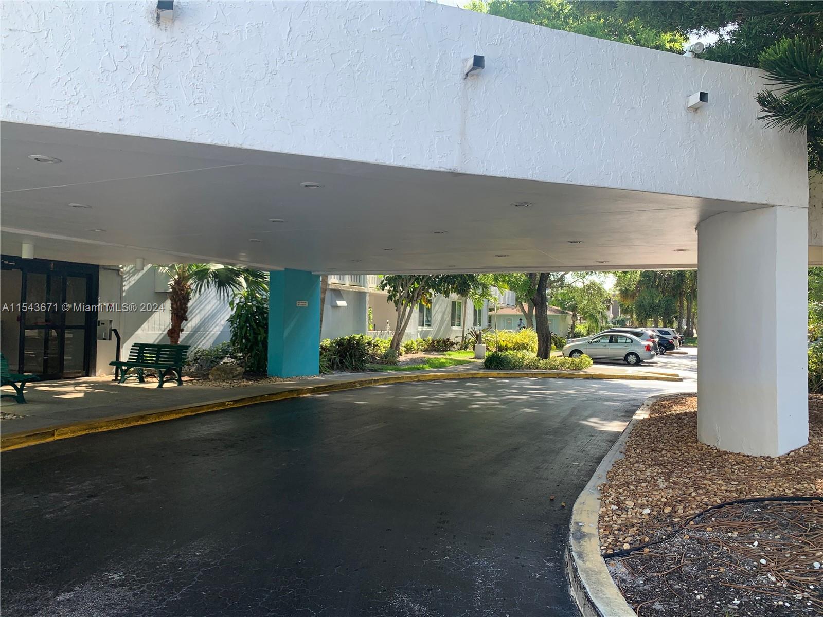 919 Hillcrest Dr 210, Hollywood, Florida 33021, 2 Bedrooms Bedrooms, ,2 BathroomsBathrooms,Residentiallease,For Rent,919 Hillcrest Dr 210,A11543671