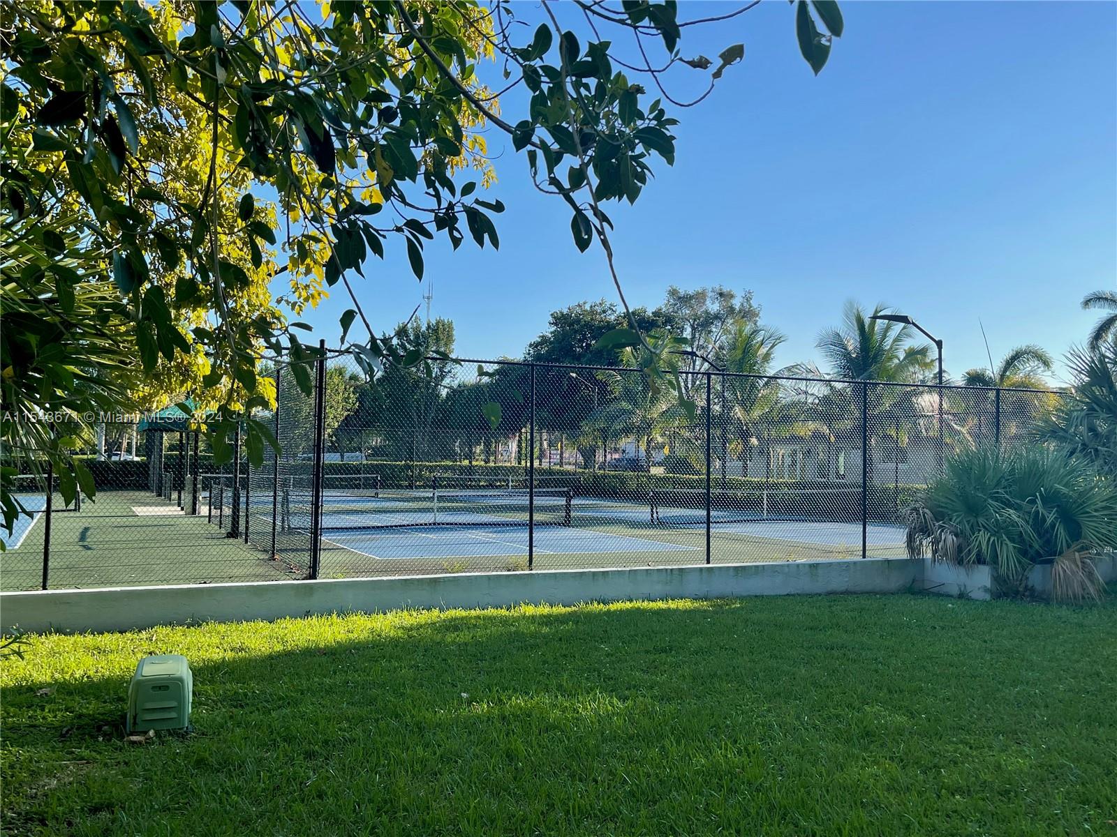 919 Hillcrest Dr 210, Hollywood, Florida 33021, 2 Bedrooms Bedrooms, ,2 BathroomsBathrooms,Residentiallease,For Rent,919 Hillcrest Dr 210,A11543671