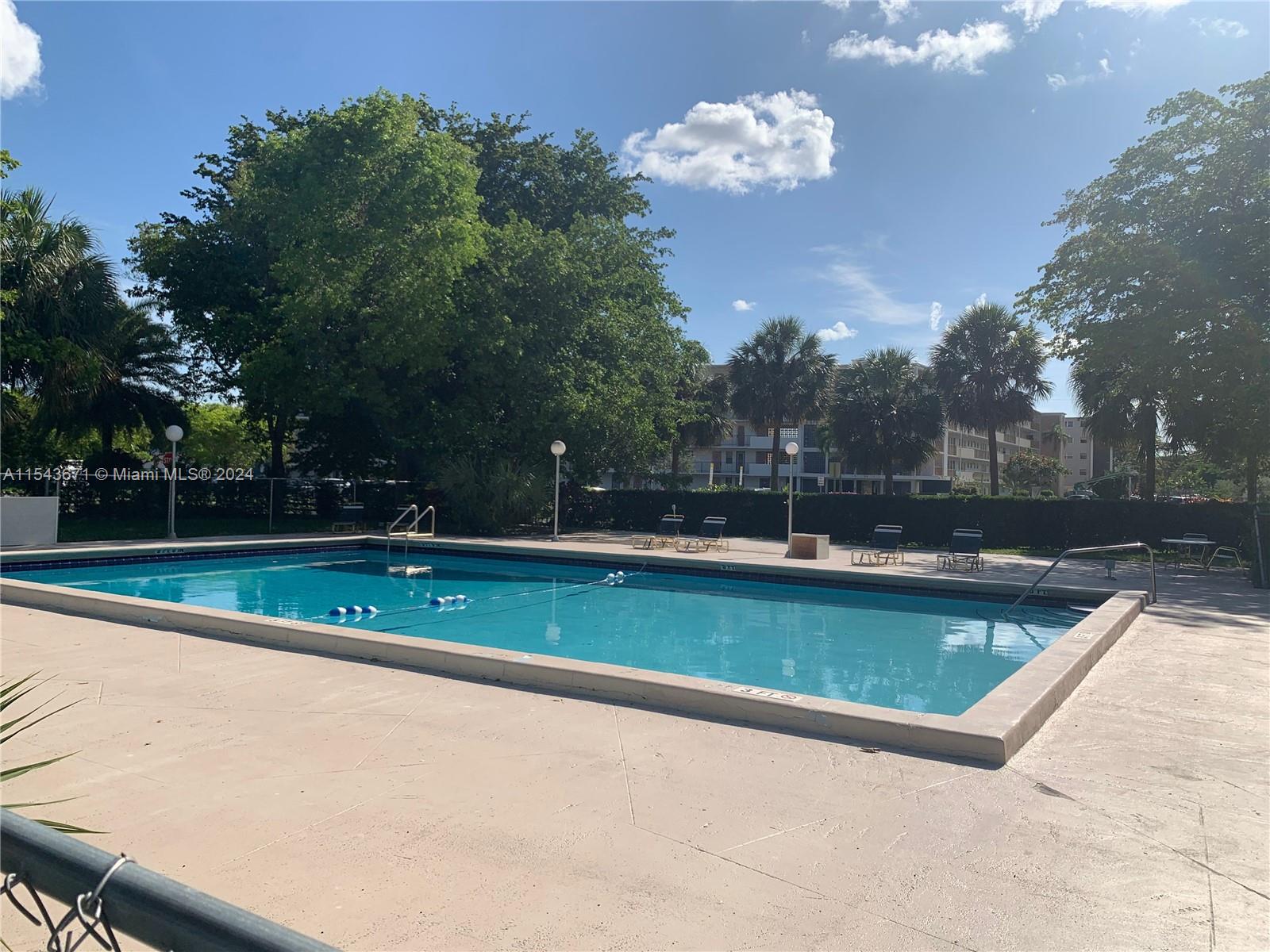 919 Hillcrest Dr 210, Hollywood, Florida 33021, 2 Bedrooms Bedrooms, ,2 BathroomsBathrooms,Residentiallease,For Rent,919 Hillcrest Dr 210,A11543671