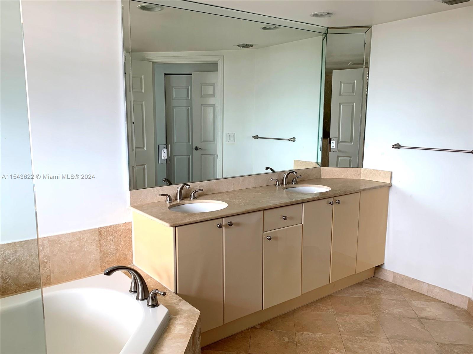 1755 E Hallandale Beach Blvd 1507E, Hallandale Beach, Florida 33009, 2 Bedrooms Bedrooms, ,2 BathroomsBathrooms,Residentiallease,For Rent,1755 E Hallandale Beach Blvd 1507E,A11543622