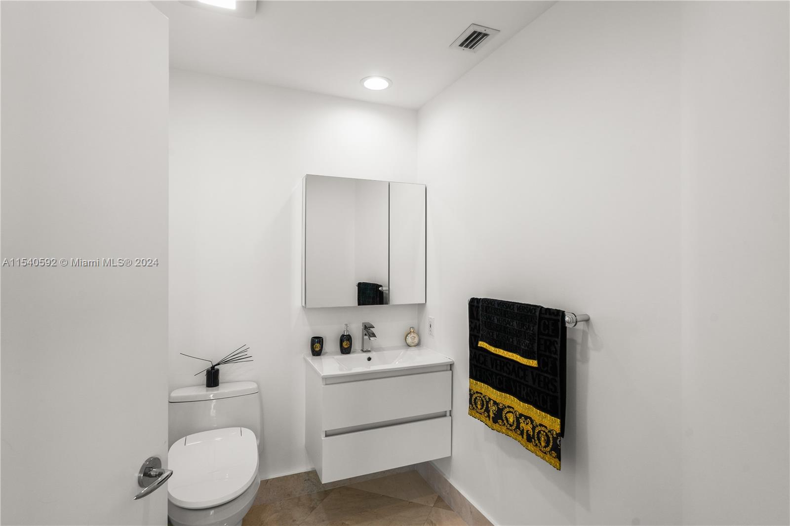 21150 Point Pl, Aventura, FL, 33180 United States, 2 Bedrooms Bedrooms, ,2 BathroomsBathrooms,Residential,For Sale,Point Pl,A11540592
