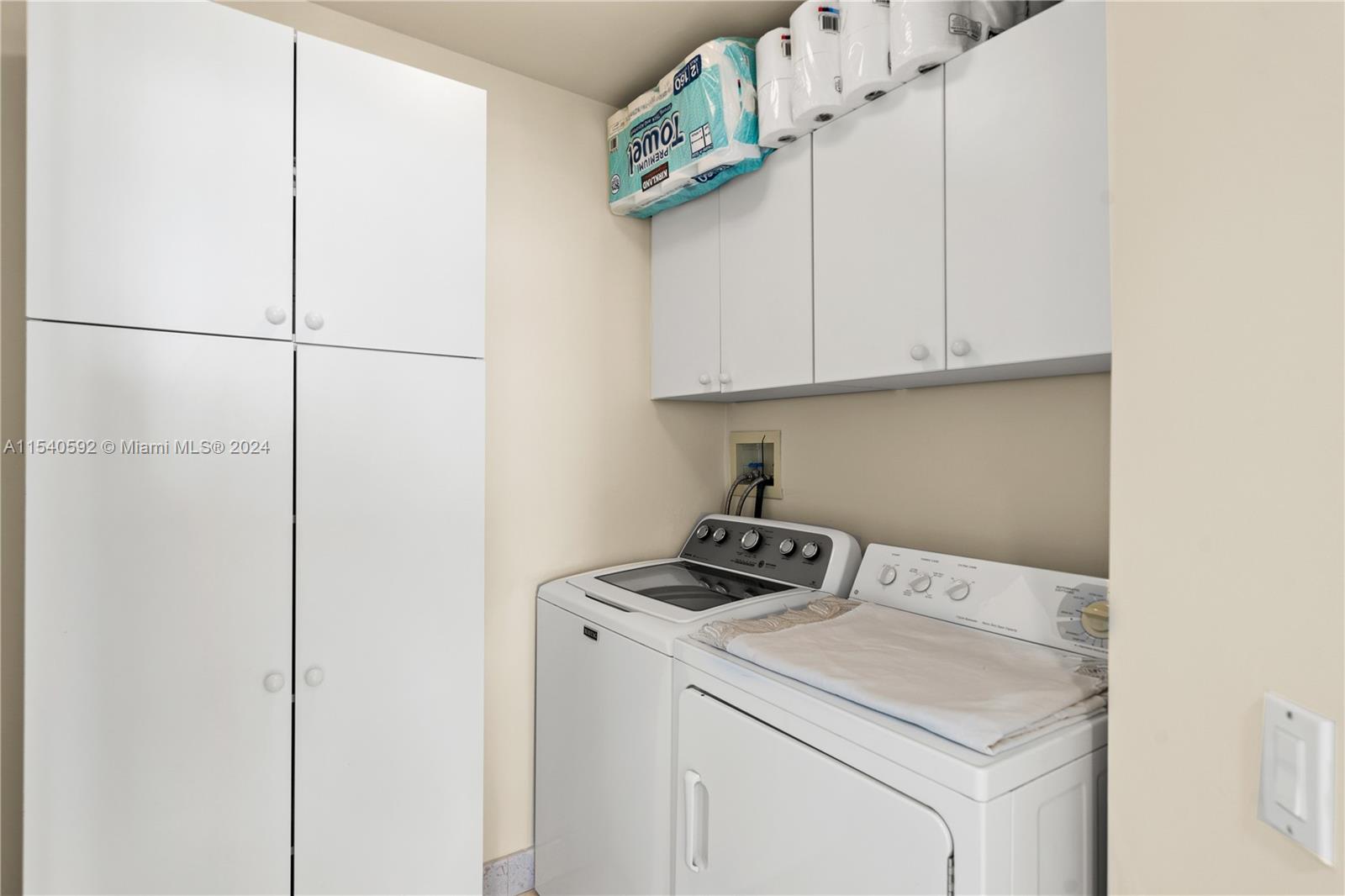 21150 Point Pl, Aventura, FL, 33180 United States, 2 Bedrooms Bedrooms, ,2 BathroomsBathrooms,Residential,For Sale,Point Pl,A11540592