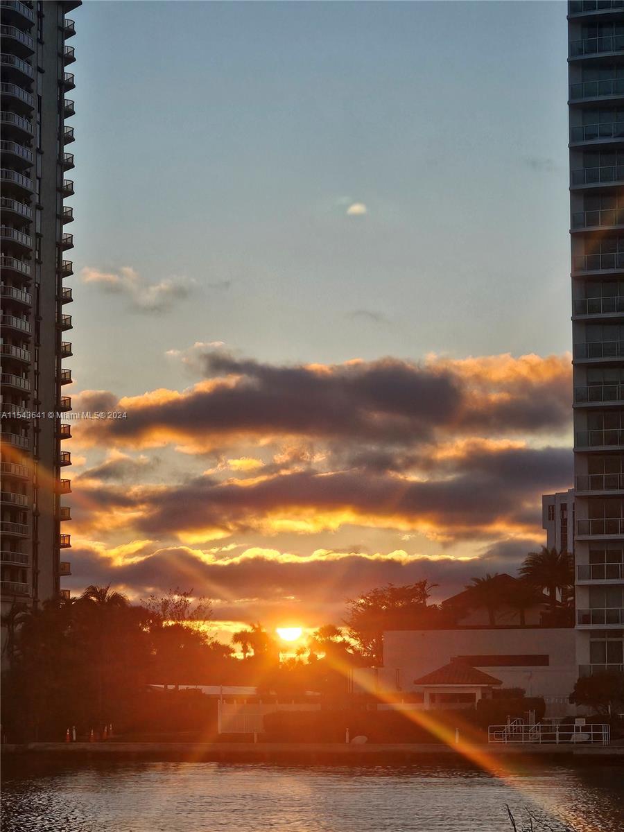 Direct sunset views. Rare.