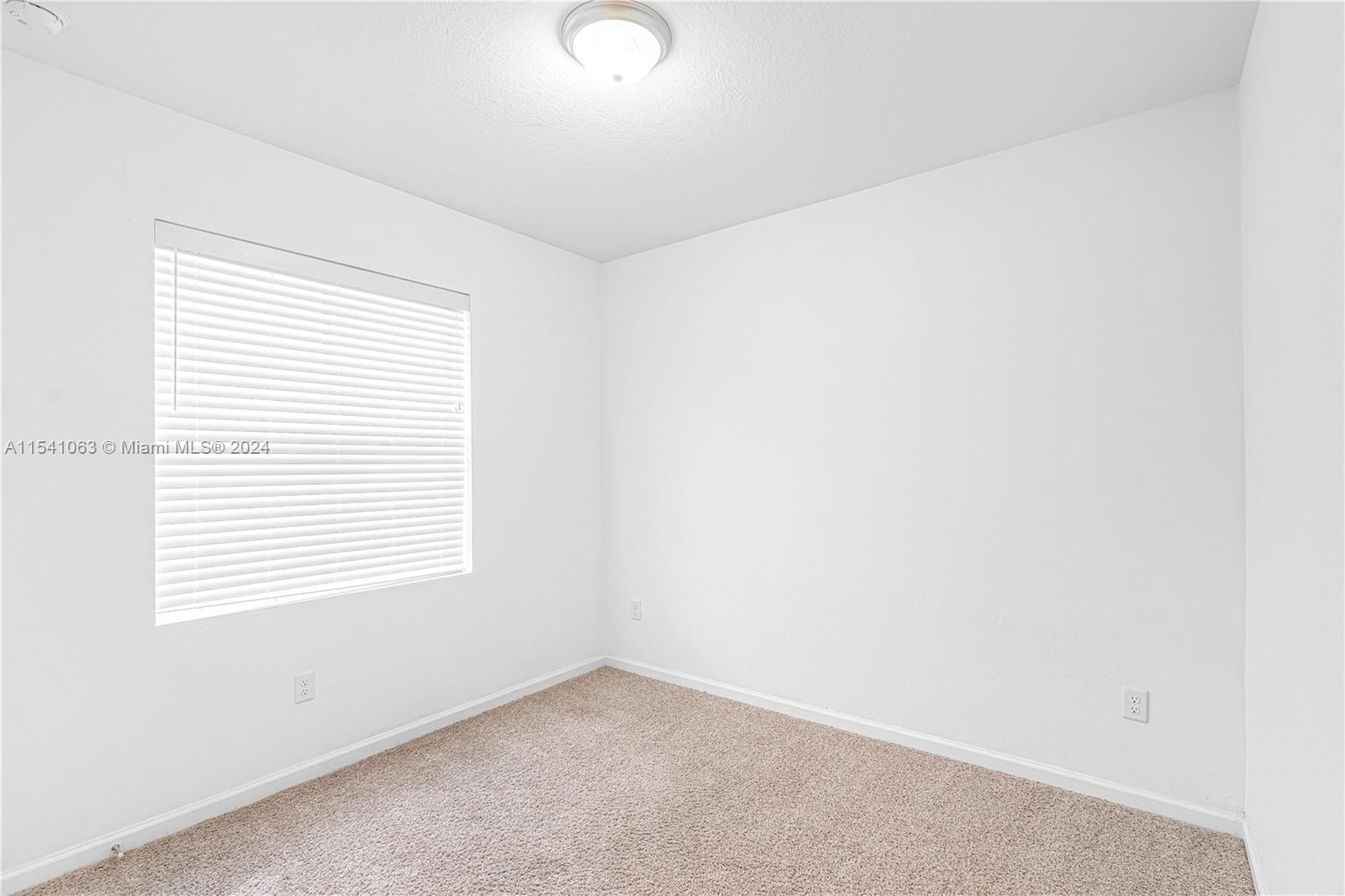 823 SE 18th St, Homestead, Florida 33034, 4 Bedrooms Bedrooms, ,2 BathroomsBathrooms,Residentiallease,For Rent,823 SE 18th St,A11541063