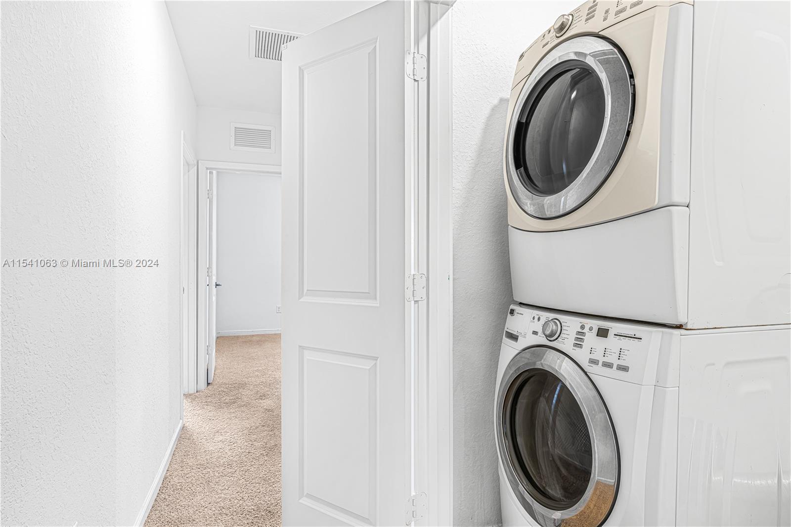 823 SE 18th St, Homestead, Florida 33034, 4 Bedrooms Bedrooms, ,2 BathroomsBathrooms,Residentiallease,For Rent,823 SE 18th St,A11541063