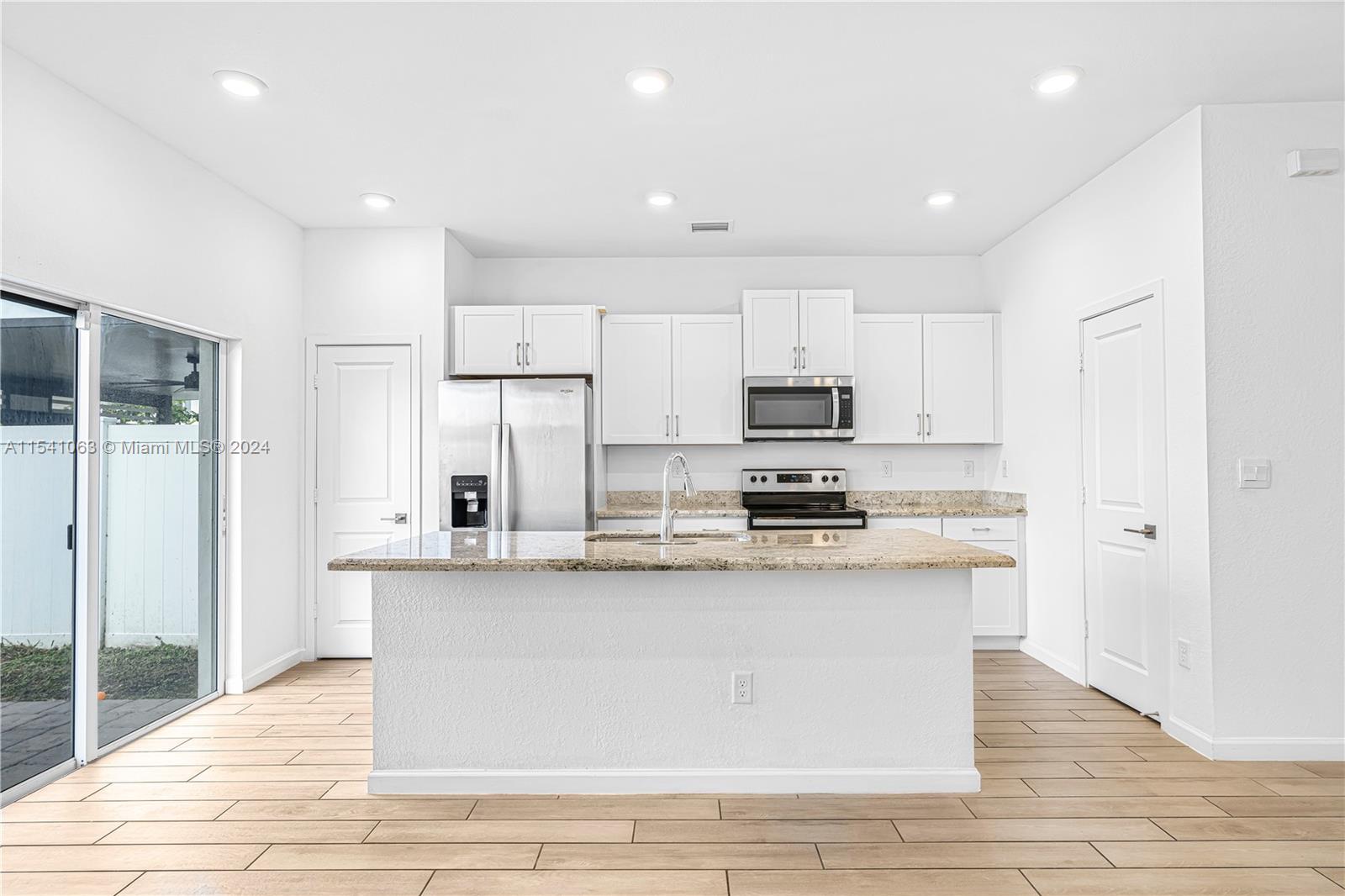 823 SE 18th St, Homestead, Florida 33034, 4 Bedrooms Bedrooms, ,2 BathroomsBathrooms,Residentiallease,For Rent,823 SE 18th St,A11541063