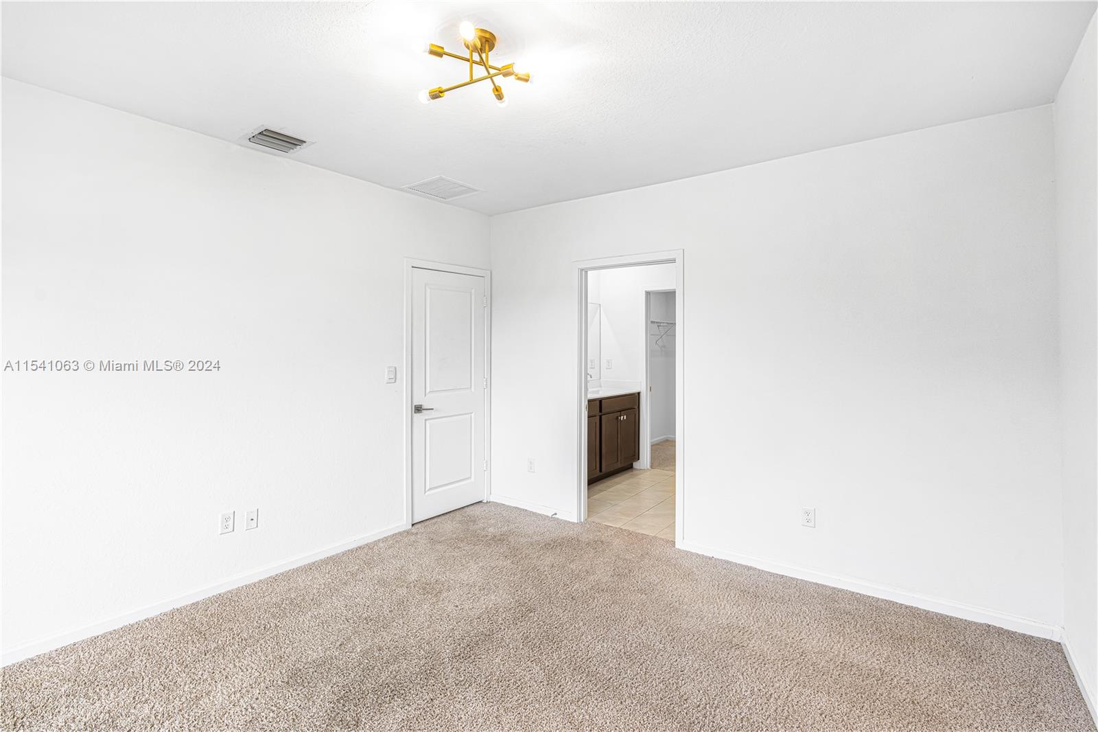 823 SE 18th St, Homestead, Florida 33034, 4 Bedrooms Bedrooms, ,2 BathroomsBathrooms,Residentiallease,For Rent,823 SE 18th St,A11541063