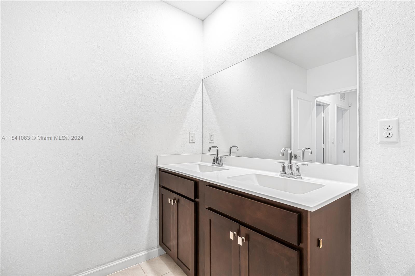 823 SE 18th St, Homestead, Florida 33034, 4 Bedrooms Bedrooms, ,2 BathroomsBathrooms,Residentiallease,For Rent,823 SE 18th St,A11541063