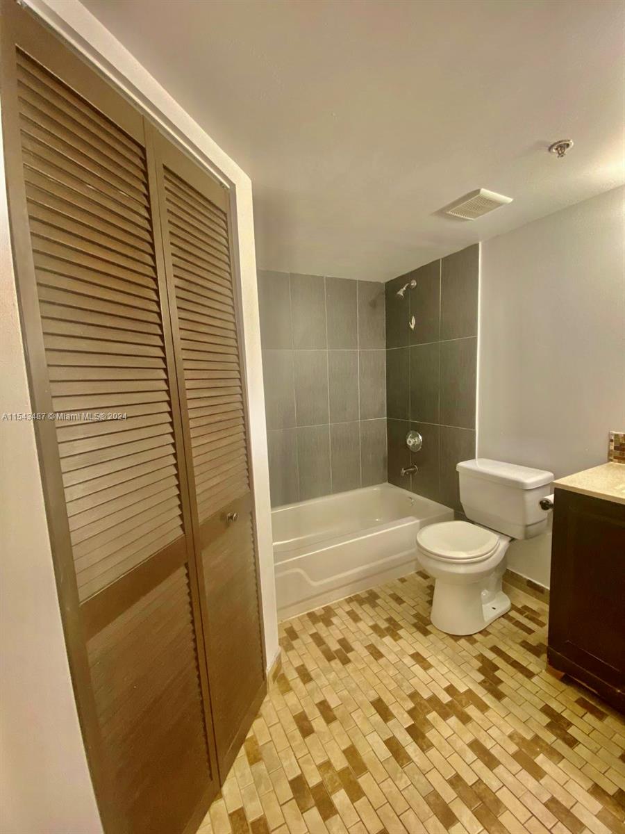 Hollywood, Florida 33021, 1 Bedroom Bedrooms, ,1 BathroomBathrooms,Residentiallease,For Rent,A11543487