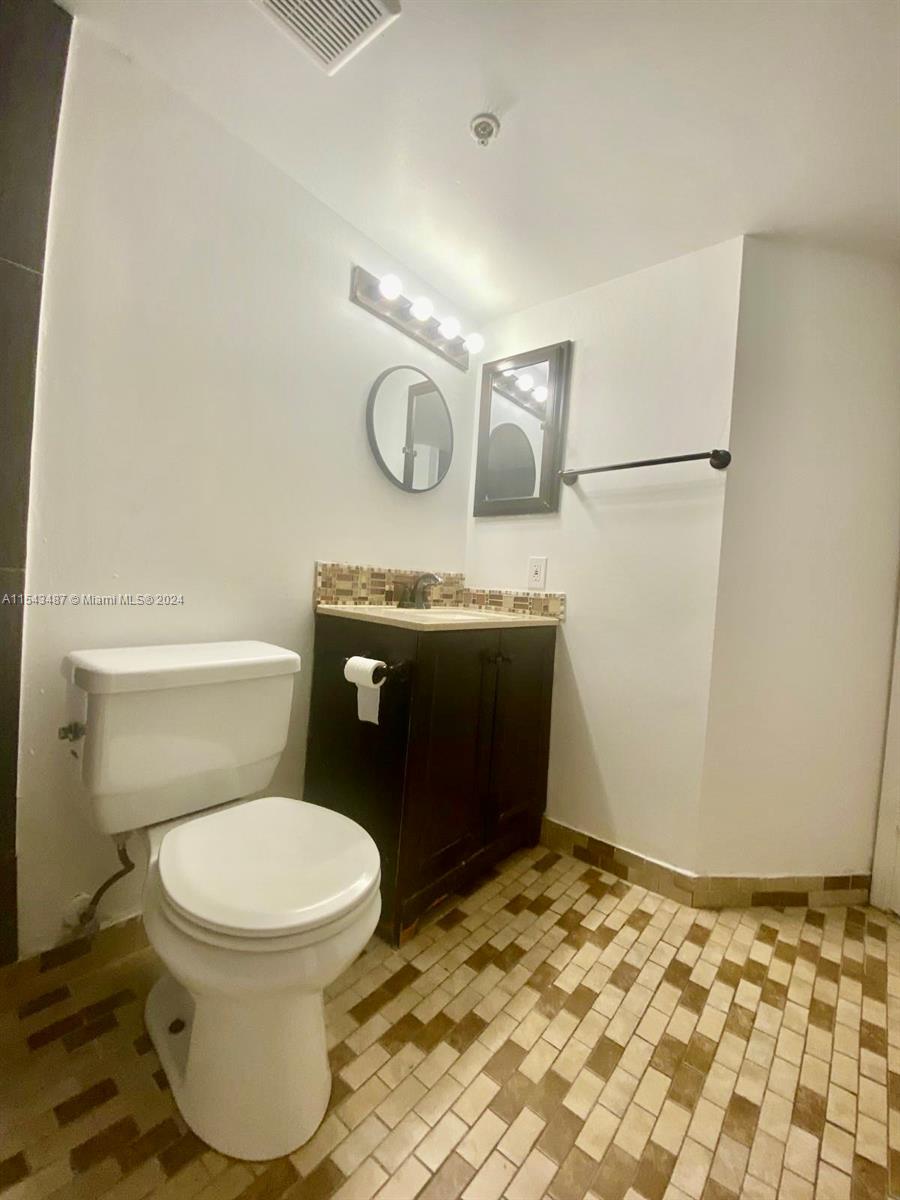 Hollywood, Florida 33021, 1 Bedroom Bedrooms, ,1 BathroomBathrooms,Residentiallease,For Rent,A11543487