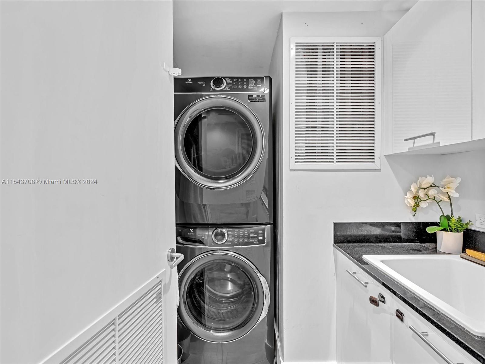 3951 S Ocean Dr 1603, Hollywood, Florida 33019, 4 Bedrooms Bedrooms, ,4 BathroomsBathrooms,Residential,For Sale,3951 S Ocean Dr 1603,A11543708