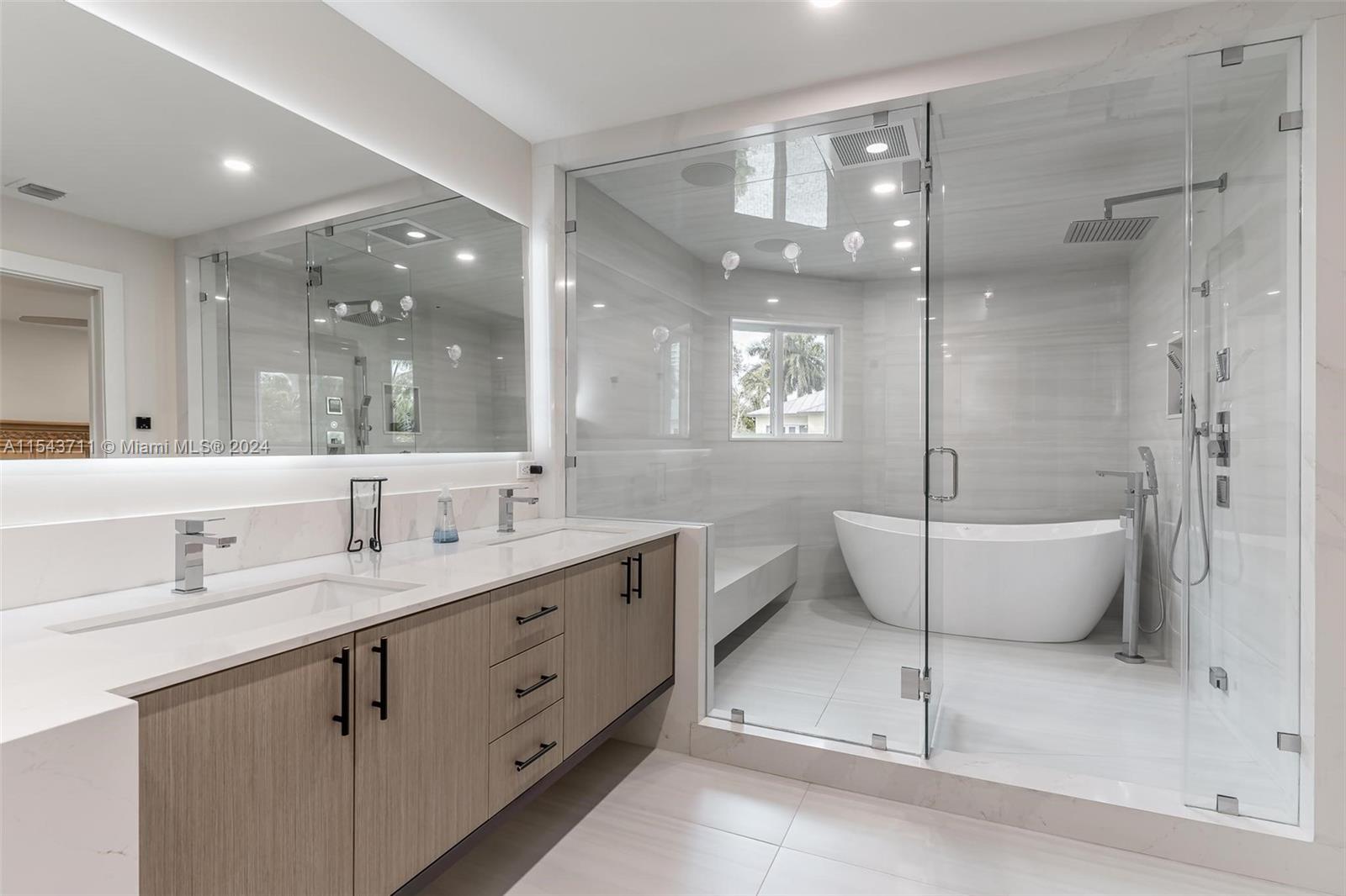 521 SW 7th Ave 9, Fort Lauderdale, Florida 33315, 3 Bedrooms Bedrooms, 5 Rooms Rooms,2 BathroomsBathrooms,Residential,For Sale,521 SW 7th Ave 9,A11543711
