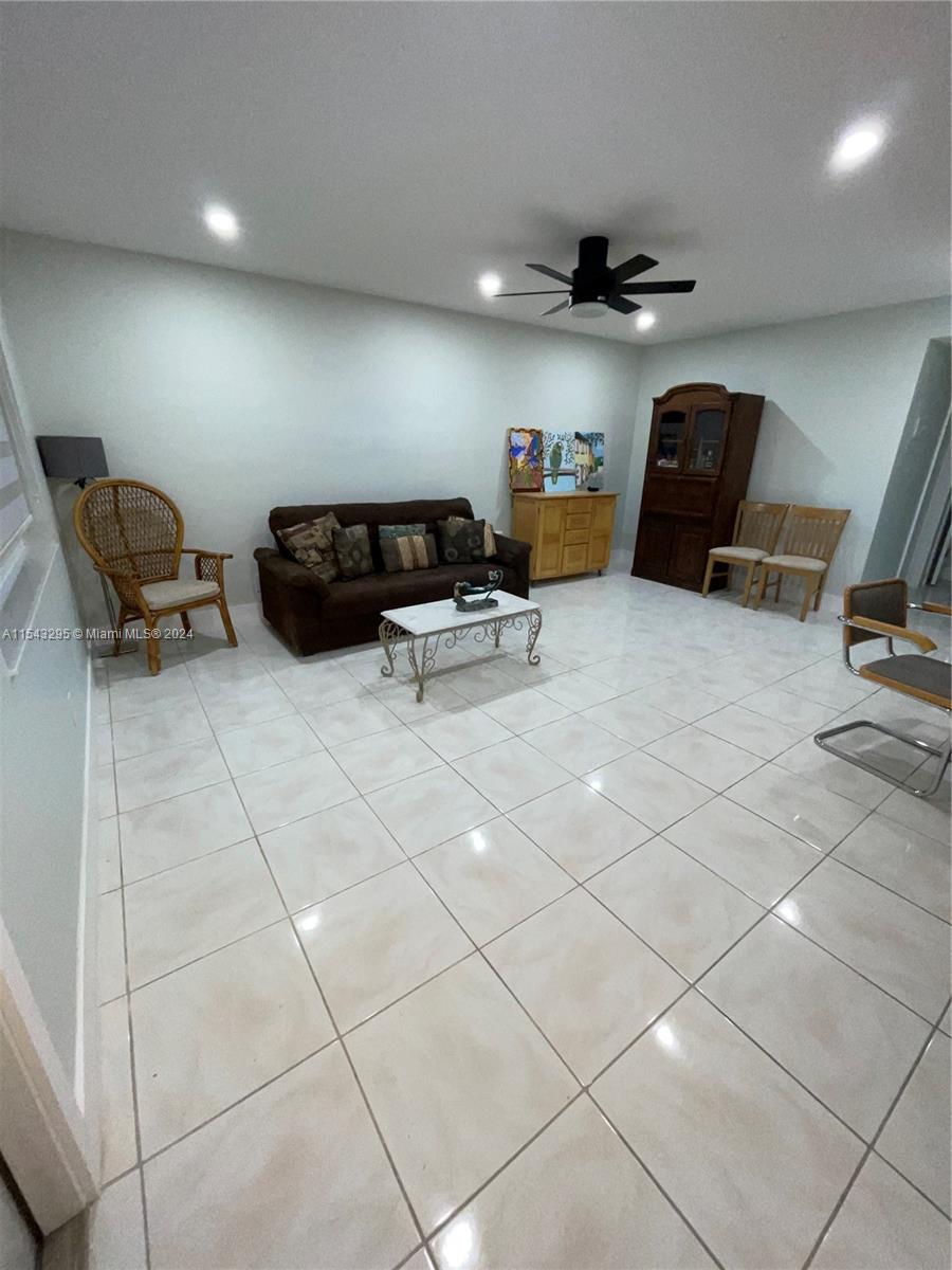 580 Egret Dr 123, Hallandale Beach, Florida 33009, 2 Bedrooms Bedrooms, ,2 BathroomsBathrooms,Residential,For Sale,580 Egret Dr 123,A11543295