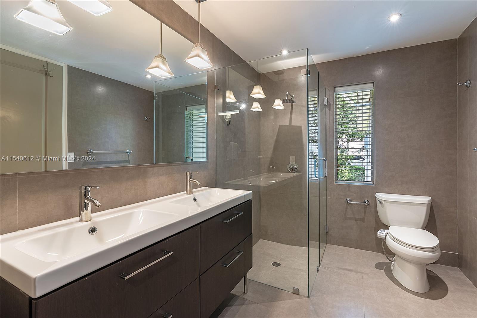11501 SW 70th Ave, Pinecrest, Florida 33156, 3 Bedrooms Bedrooms, ,3 BathroomsBathrooms,Residentiallease,For Rent,11501 SW 70th Ave,A11540612