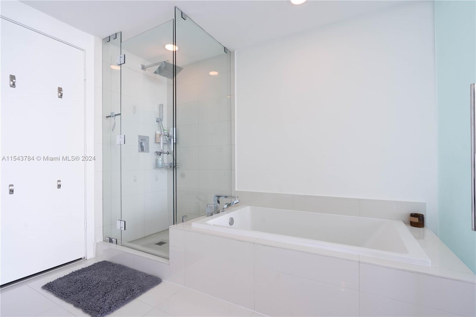 650 NE 32nd St 3601, Miami, Florida 33137, 4 Bedrooms Bedrooms, ,4 BathroomsBathrooms,Residentiallease,For Rent,650 NE 32nd St 3601,A11543784