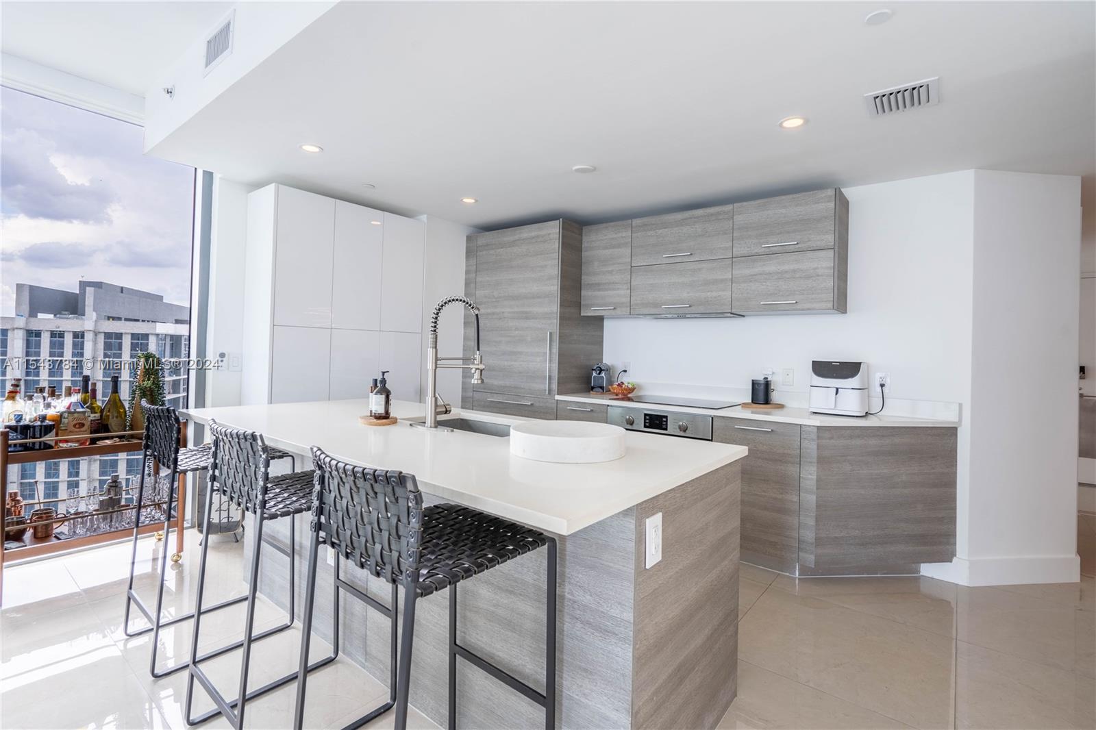 650 NE 32nd St 3601, Miami, Florida 33137, 4 Bedrooms Bedrooms, ,4 BathroomsBathrooms,Residentiallease,For Rent,650 NE 32nd St 3601,A11543784