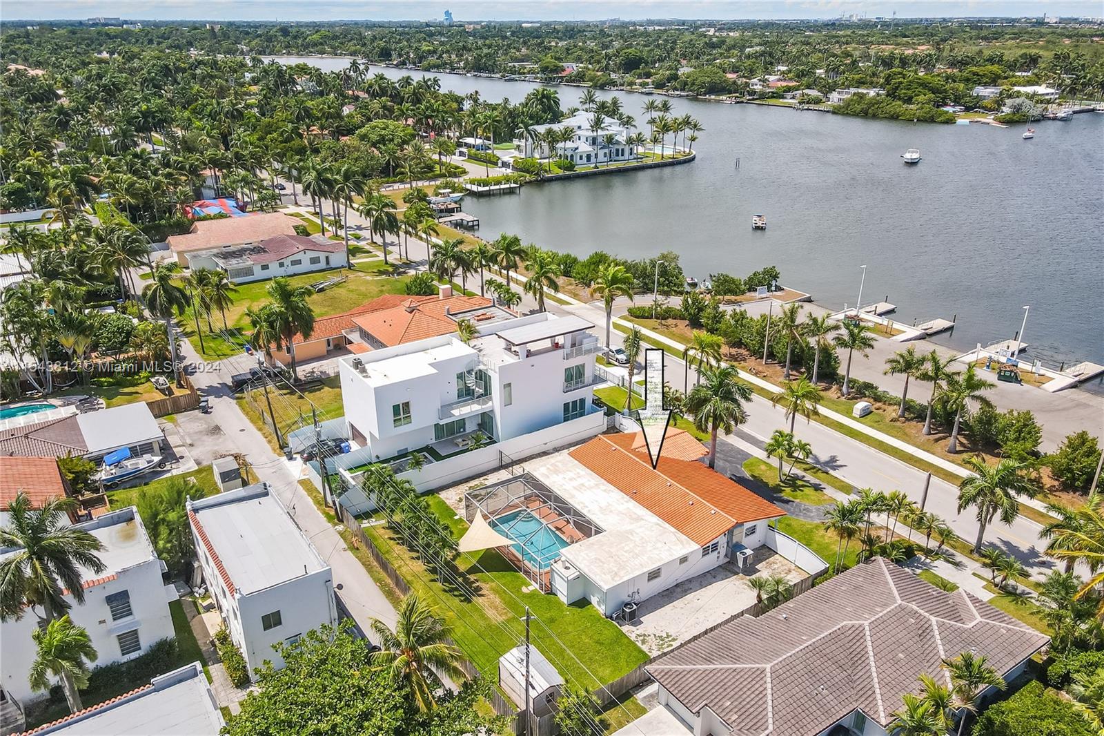 816 Polk St, Hollywood, Florida 33019, 4 Bedrooms Bedrooms, ,3 BathroomsBathrooms,Residential,For Sale,816 Polk St,A11543812