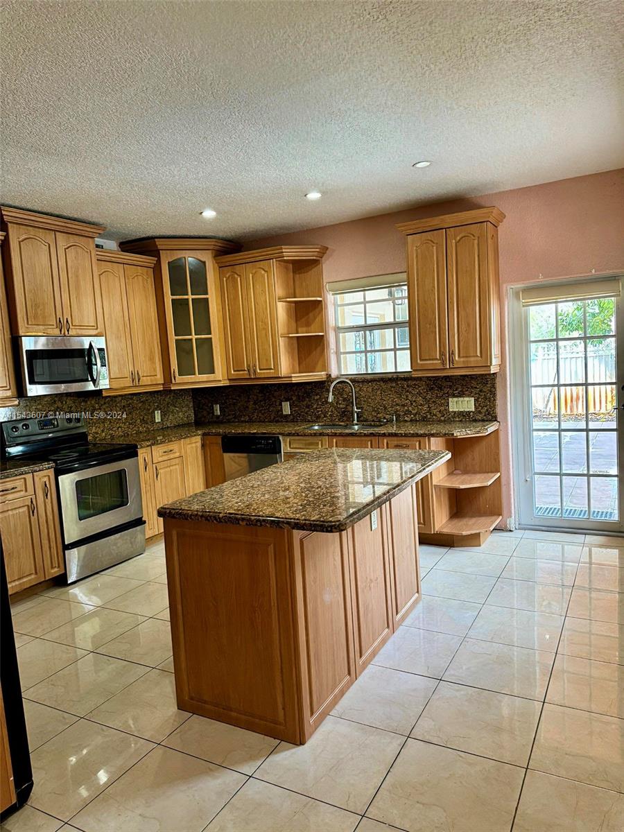 8921 SW 44th St, Miami, Florida 33165, 3 Bedrooms Bedrooms, ,3 BathroomsBathrooms,Residential,For Sale,8921 SW 44th St,A11543607