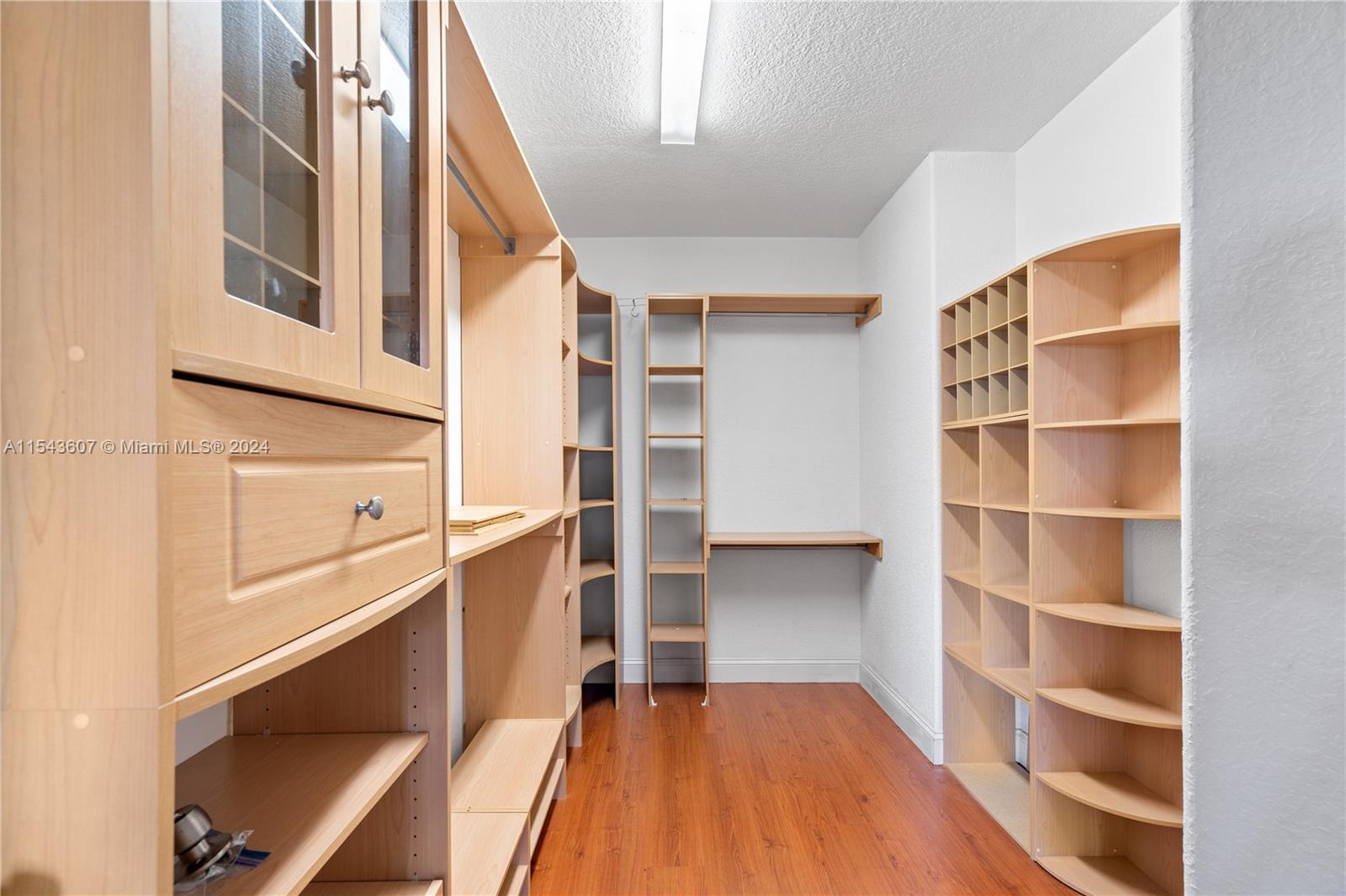 8921 SW 44th St, Miami, Florida 33165, 3 Bedrooms Bedrooms, ,3 BathroomsBathrooms,Residential,For Sale,8921 SW 44th St,A11543607