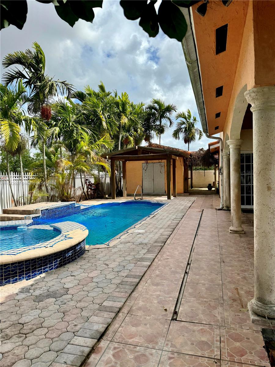 8921 SW 44th St, Miami, Florida 33165, 3 Bedrooms Bedrooms, ,3 BathroomsBathrooms,Residential,For Sale,8921 SW 44th St,A11543607