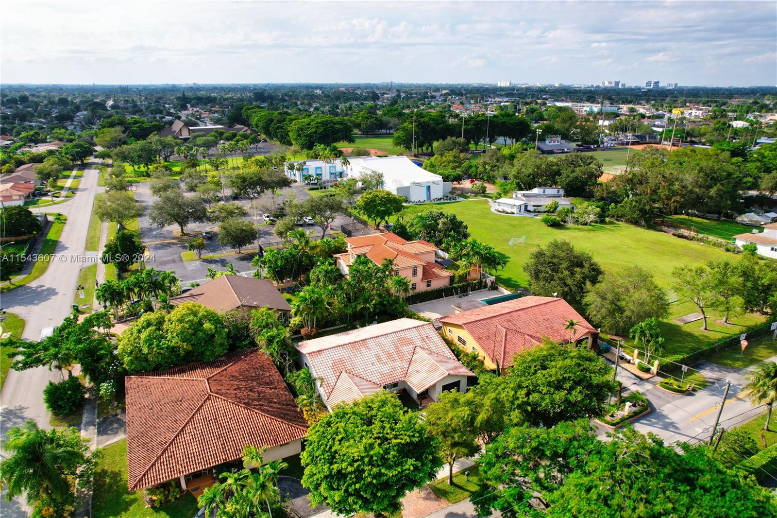 8921 SW 44th St, Miami, Florida 33165, 3 Bedrooms Bedrooms, ,3 BathroomsBathrooms,Residential,For Sale,8921 SW 44th St,A11543607