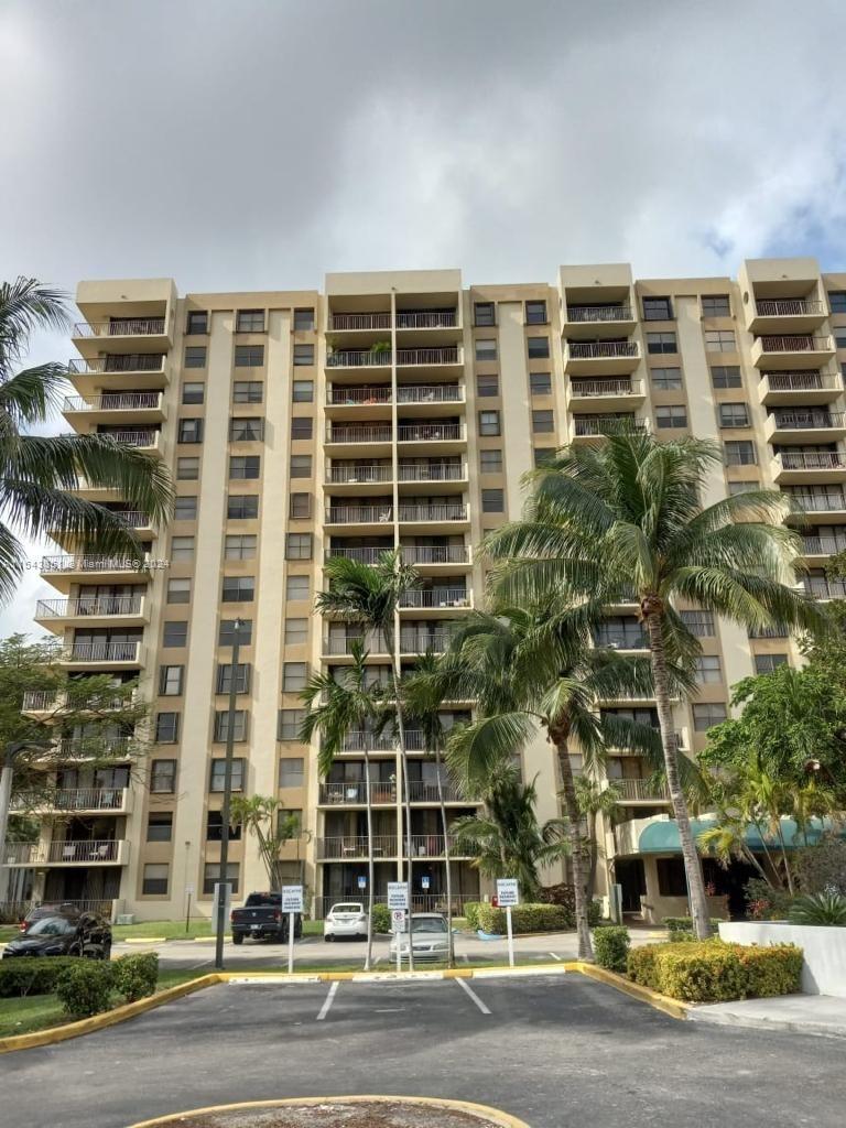 Condo for Sale in North Miami, FL