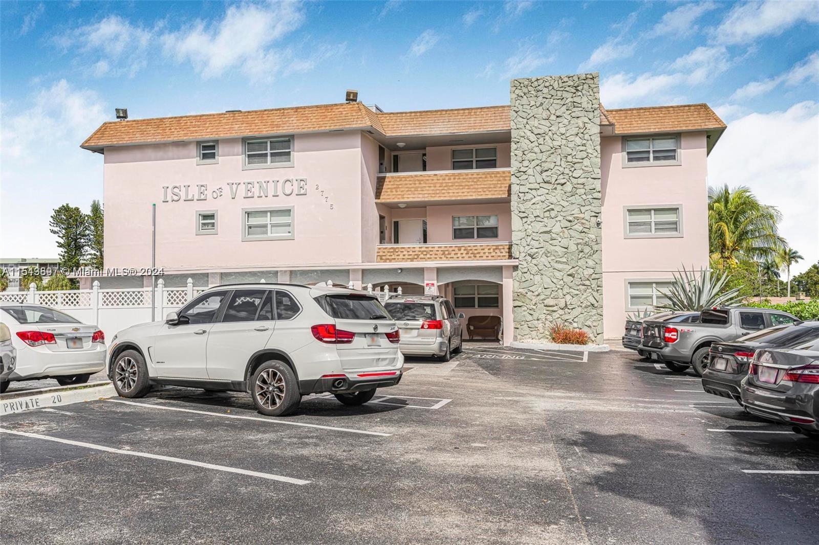 2775 Taft St 201, Hollywood, Florida 33020, 2 Bedrooms Bedrooms, ,1 BathroomBathrooms,Residentiallease,For Rent,2775 Taft St 201,A11543897