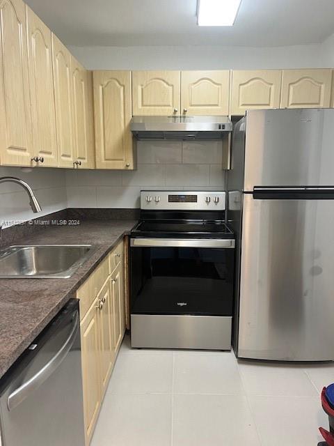 2775 Taft St 201, Hollywood, Florida 33020, 2 Bedrooms Bedrooms, ,1 BathroomBathrooms,Residentiallease,For Rent,2775 Taft St 201,A11543897