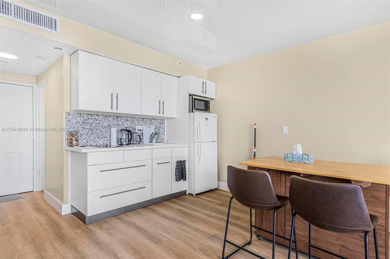 1720 Harrison St 9G, Hollywood, Florida 33020, ,1 BathroomBathrooms,Residential,For Sale,1720 Harrison St 9G,A11543944