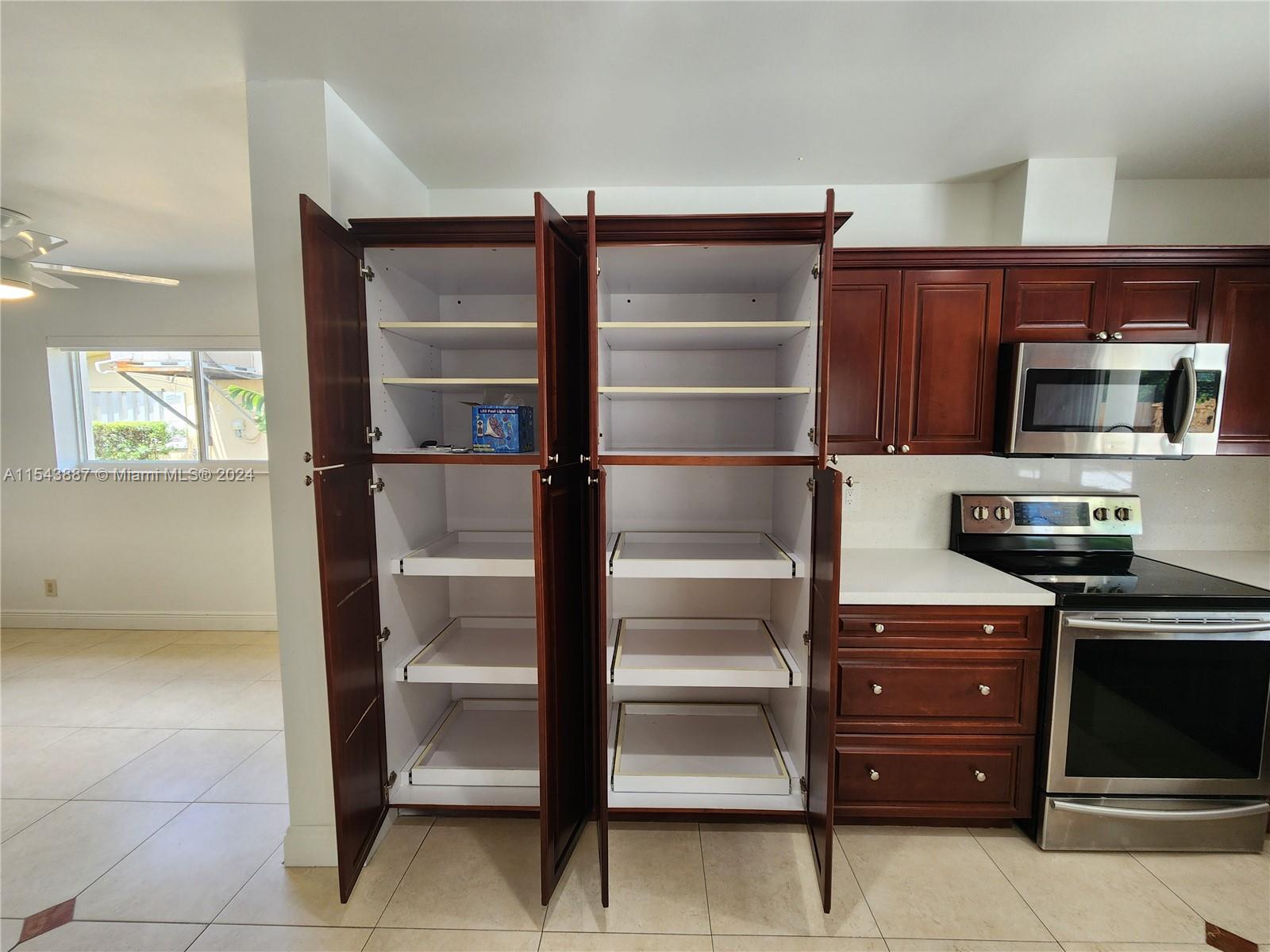 4233 Jackson St, Hollywood, Florida 33021, 3 Bedrooms Bedrooms, ,2 BathroomsBathrooms,Residentiallease,For Rent,4233 Jackson St,A11543887