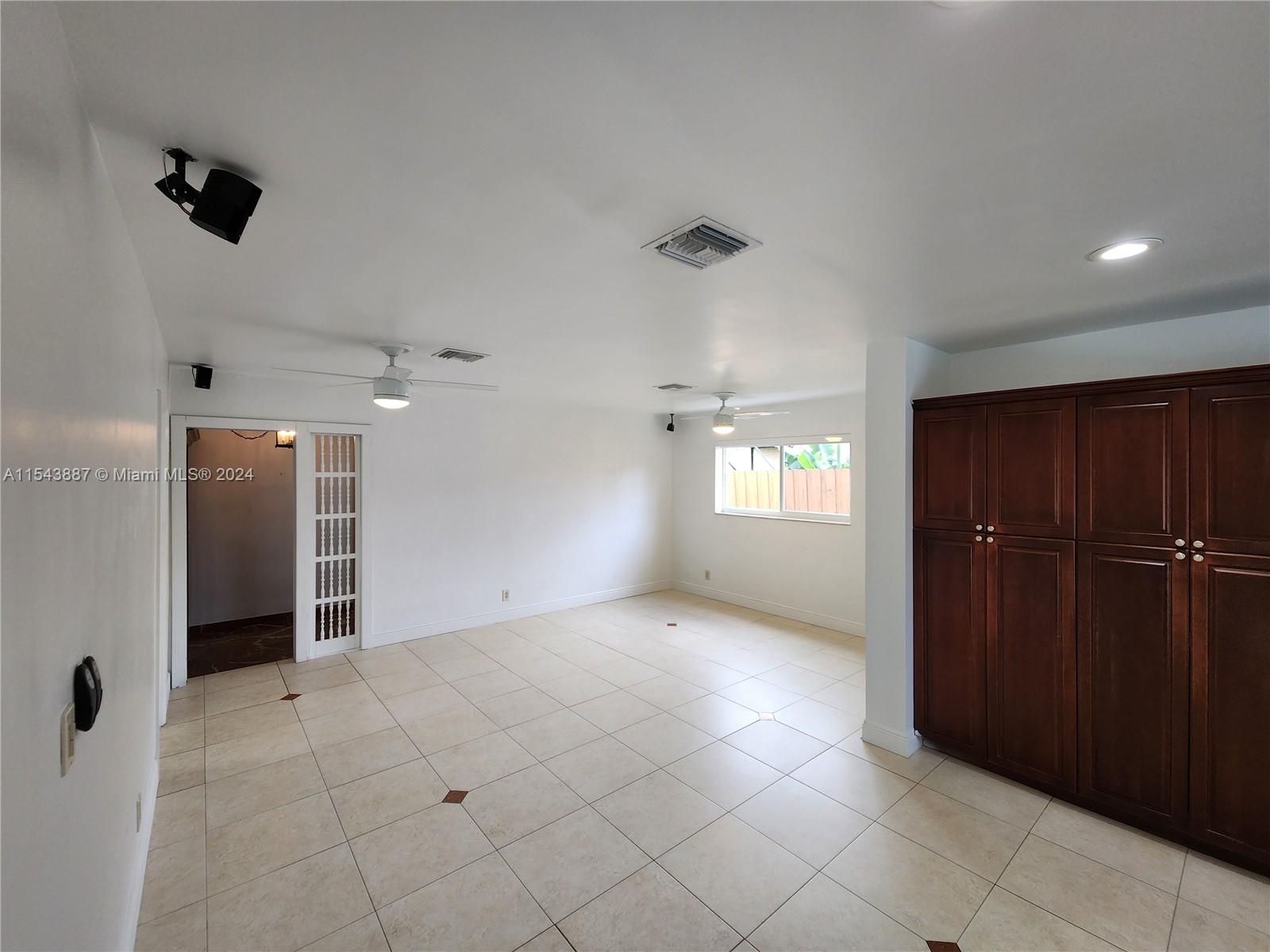 4233 Jackson St, Hollywood, Florida 33021, 3 Bedrooms Bedrooms, ,2 BathroomsBathrooms,Residentiallease,For Rent,4233 Jackson St,A11543887