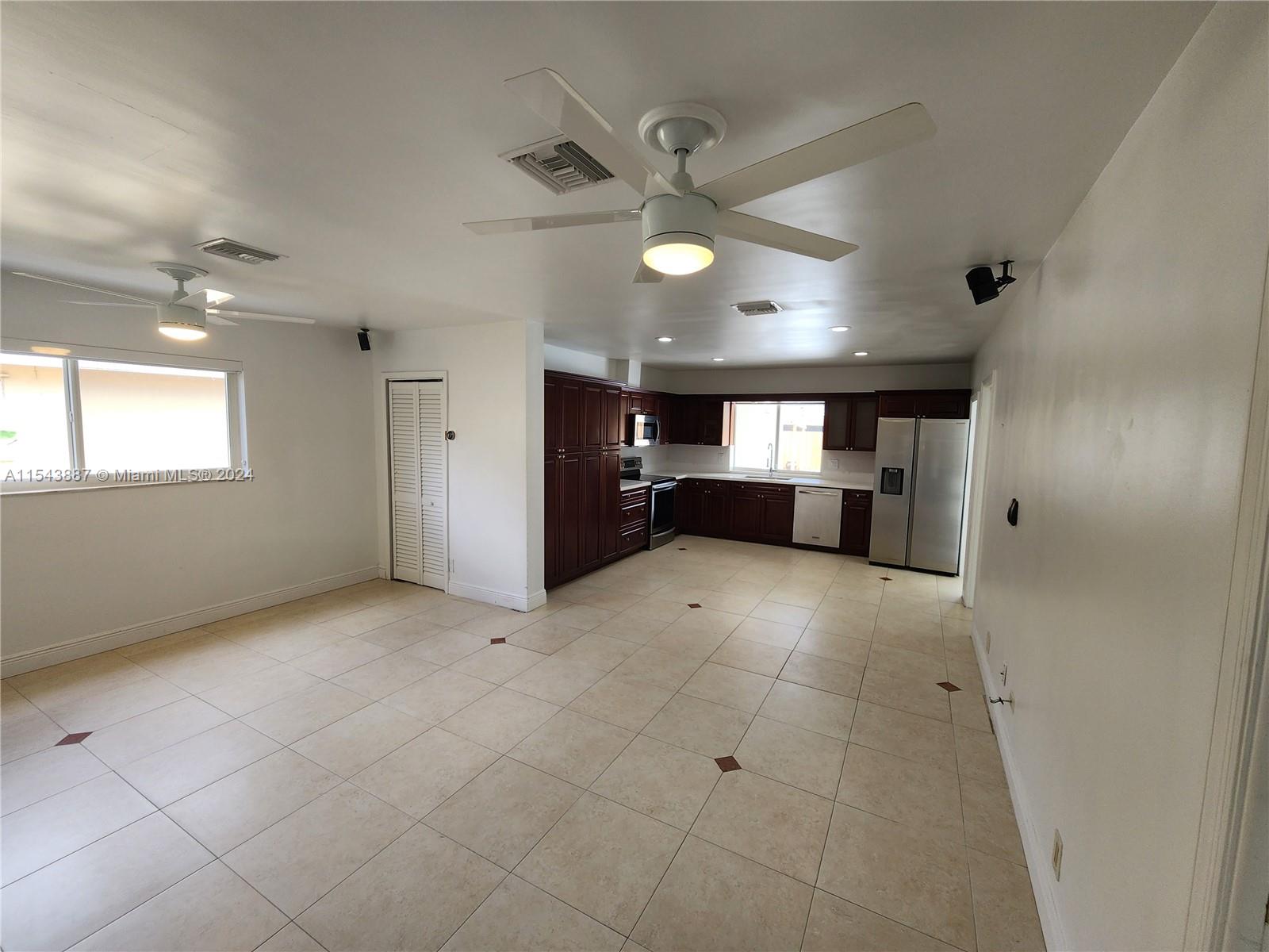 4233 Jackson St, Hollywood, Florida 33021, 3 Bedrooms Bedrooms, ,2 BathroomsBathrooms,Residentiallease,For Rent,4233 Jackson St,A11543887