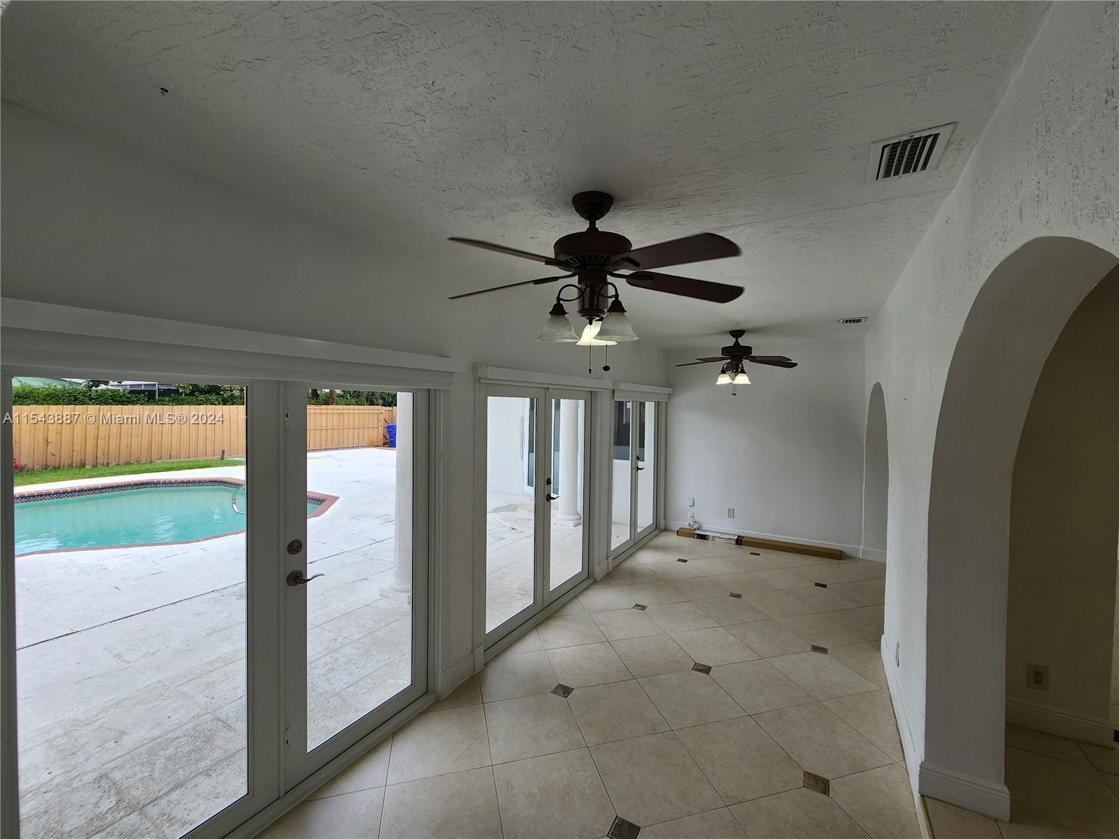 4233 Jackson St, Hollywood, Florida 33021, 3 Bedrooms Bedrooms, ,2 BathroomsBathrooms,Residentiallease,For Rent,4233 Jackson St,A11543887