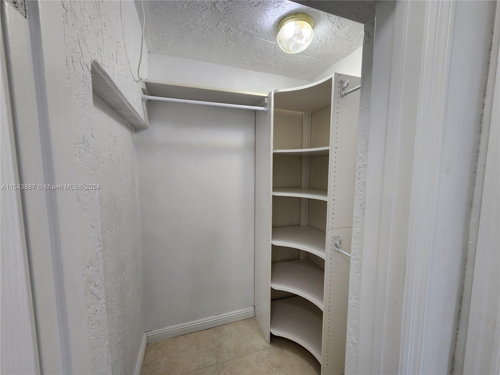 4233 Jackson St, Hollywood, Florida 33021, 3 Bedrooms Bedrooms, ,2 BathroomsBathrooms,Residentiallease,For Rent,4233 Jackson St,A11543887