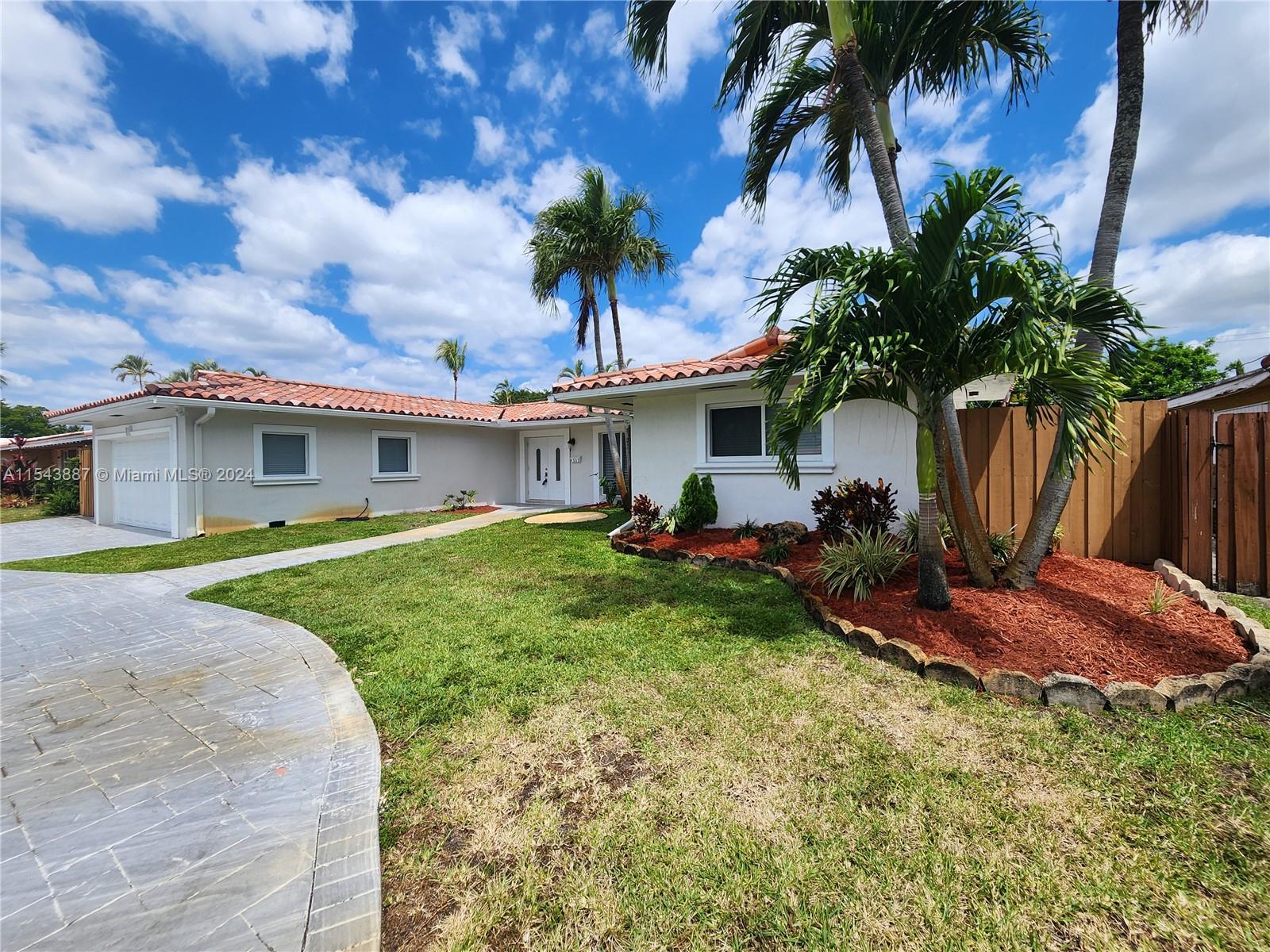 4233 Jackson St, Hollywood, Florida 33021, 3 Bedrooms Bedrooms, ,2 BathroomsBathrooms,Residentiallease,For Rent,4233 Jackson St,A11543887