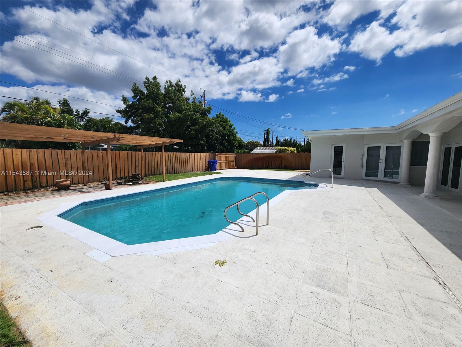 4233 Jackson St, Hollywood, Florida 33021, 3 Bedrooms Bedrooms, ,2 BathroomsBathrooms,Residentiallease,For Rent,4233 Jackson St,A11543887