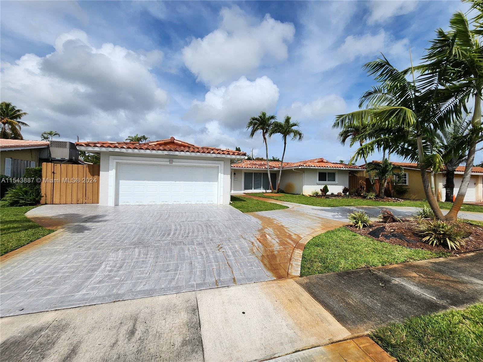 4233 Jackson St, Hollywood, Florida 33021, 3 Bedrooms Bedrooms, ,2 BathroomsBathrooms,Residentiallease,For Rent,4233 Jackson St,A11543887