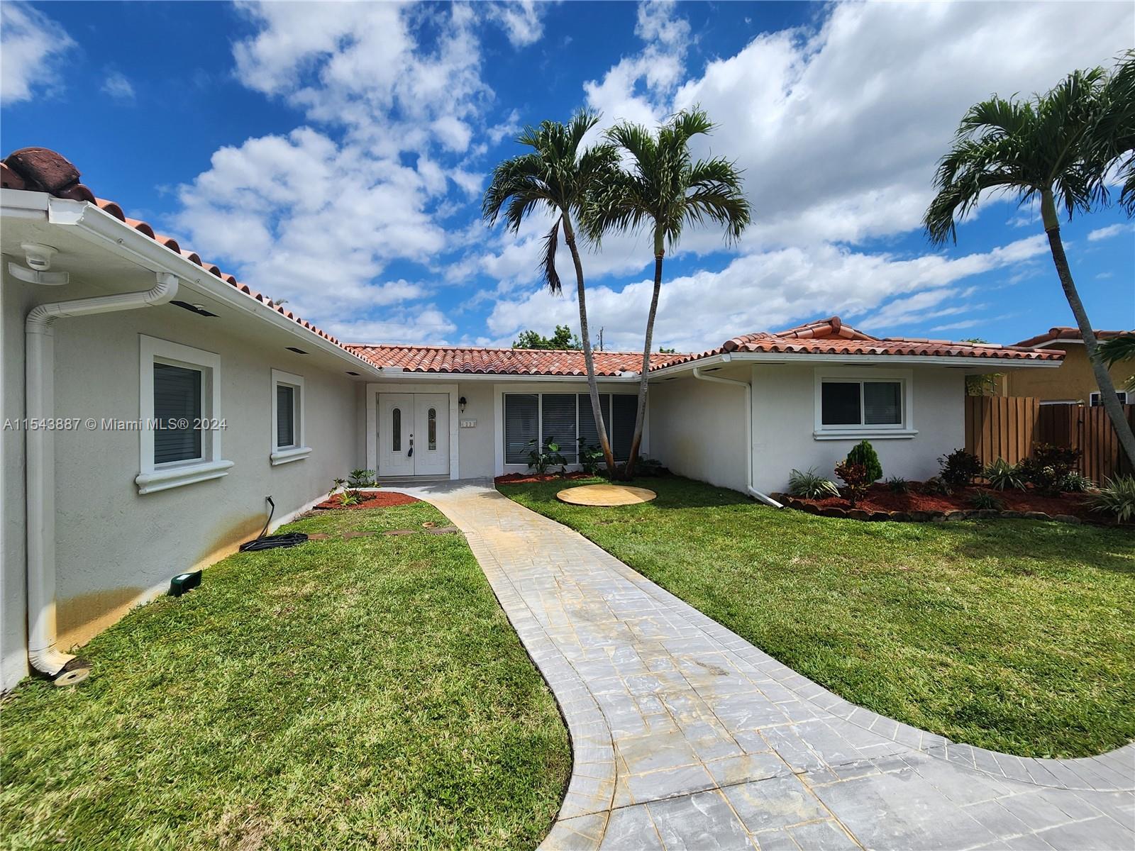 4233 Jackson St, Hollywood, Florida 33021, 3 Bedrooms Bedrooms, ,2 BathroomsBathrooms,Residentiallease,For Rent,4233 Jackson St,A11543887