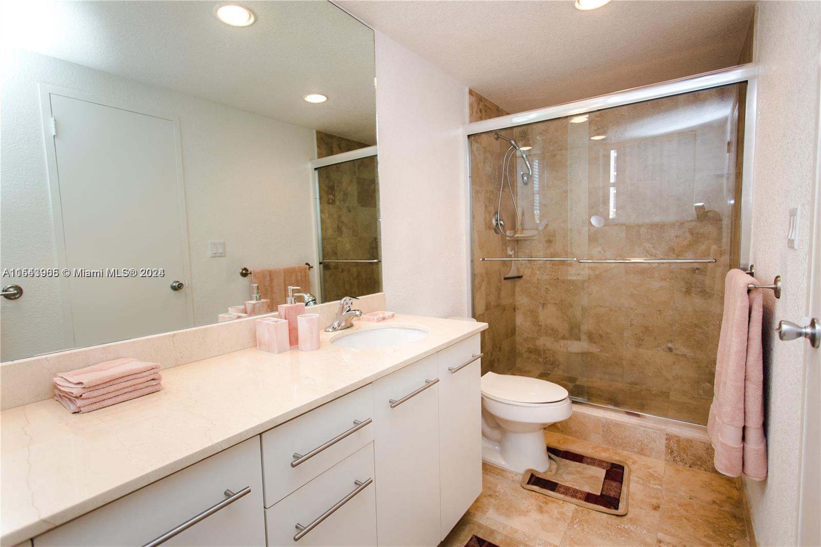 4001 S Ocean Dr 3B, Hollywood, Florida 33019, 2 Bedrooms Bedrooms, ,2 BathroomsBathrooms,Residentiallease,For Rent,4001 S Ocean Dr 3B,A11543965