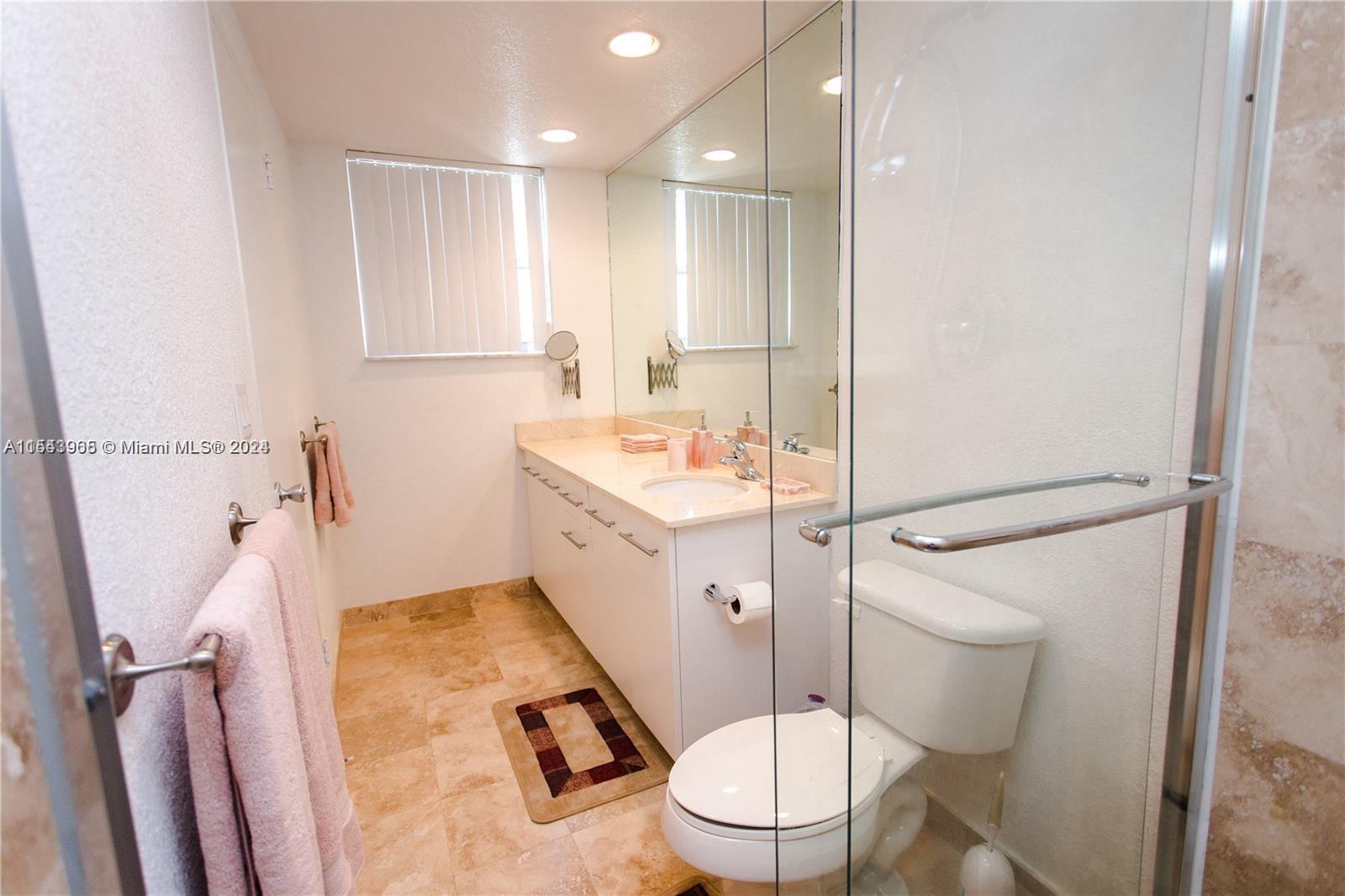 4001 S Ocean Dr 3B, Hollywood, Florida 33019, 2 Bedrooms Bedrooms, ,2 BathroomsBathrooms,Residentiallease,For Rent,4001 S Ocean Dr 3B,A11543965