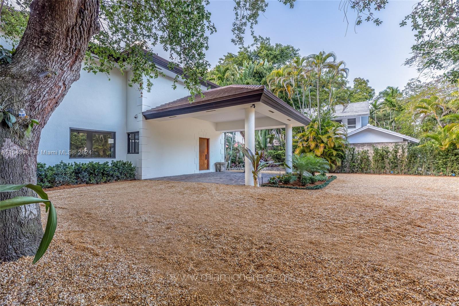 3900 Douglas Rd, Miami, FL, 33133 United States, 6 Bedrooms Bedrooms, ,4 BathroomsBathrooms,Residential,For Sale,Douglas Rd,A11543981