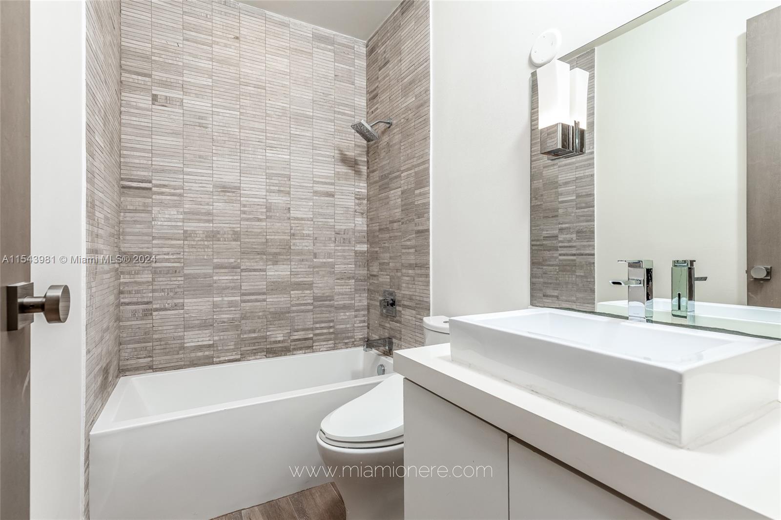 3900 Douglas Rd, Miami, FL, 33133 United States, 6 Bedrooms Bedrooms, ,4 BathroomsBathrooms,Residential,For Sale,Douglas Rd,A11543981