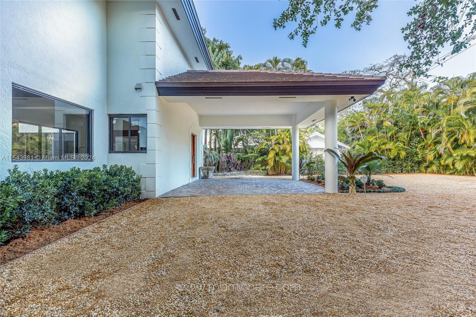 3900 Douglas Rd, Miami, FL, 33133 United States, 6 Bedrooms Bedrooms, ,4 BathroomsBathrooms,Residential,For Sale,Douglas Rd,A11543981