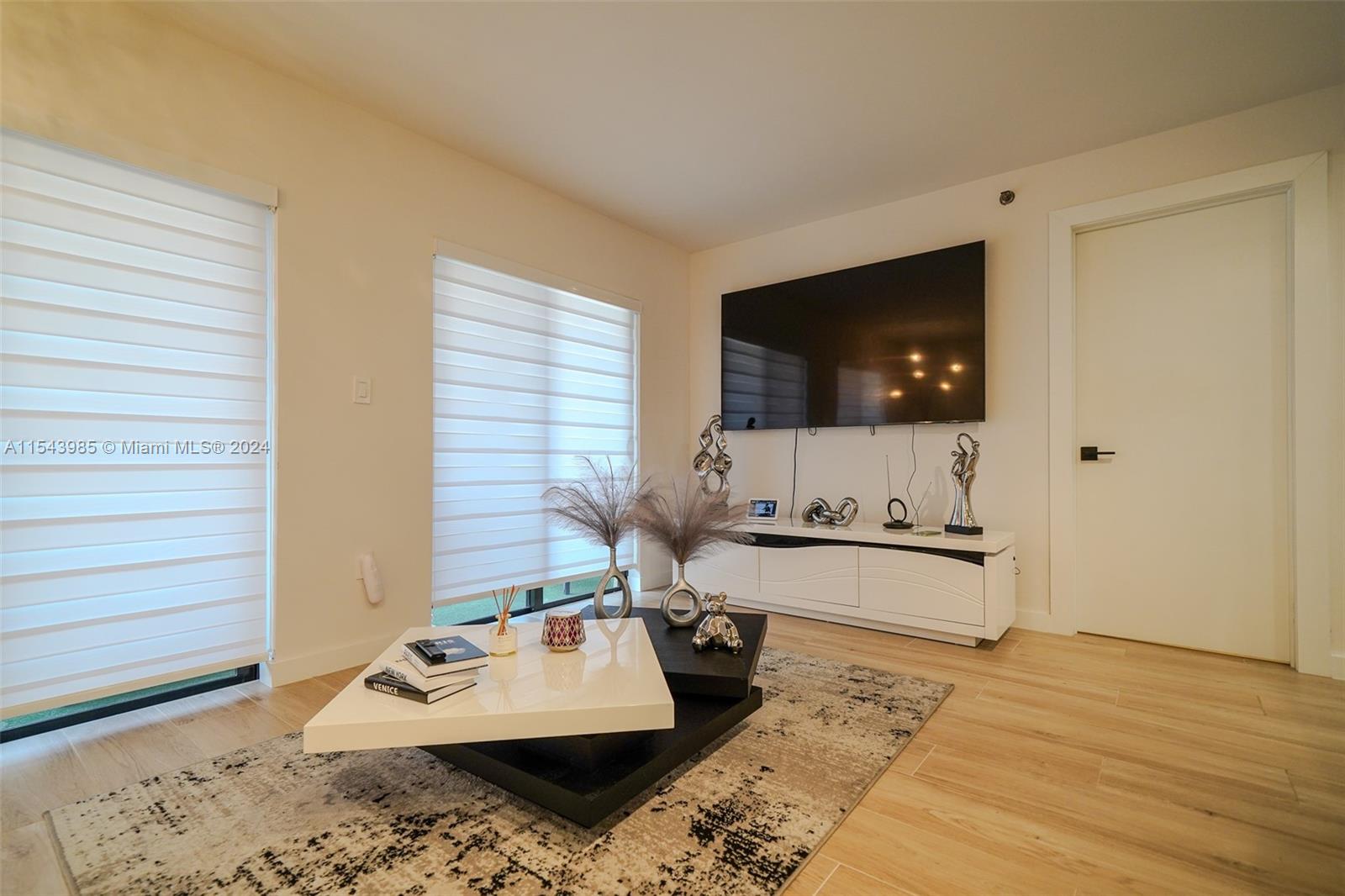 5249 NW 7th St 412, Miami, Florida 33126, 2 Bedrooms Bedrooms, ,2 BathroomsBathrooms,Residential,For Sale,5249 NW 7th St 412,A11543985