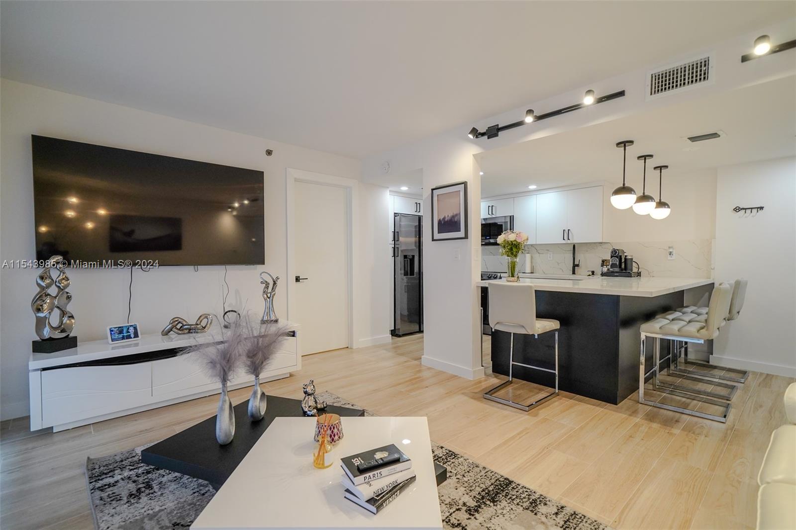 5249 NW 7th St 412, Miami, Florida 33126, 2 Bedrooms Bedrooms, ,2 BathroomsBathrooms,Residential,For Sale,5249 NW 7th St 412,A11543985